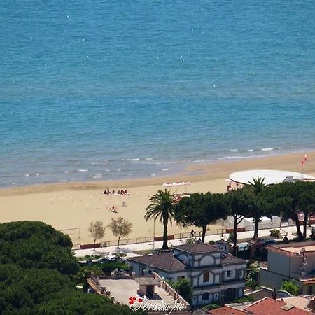 Domus Hotel Terracina Bagian luar foto