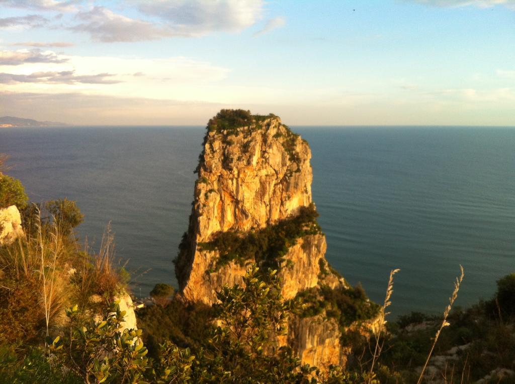 Domus Hotel Terracina Bagian luar foto